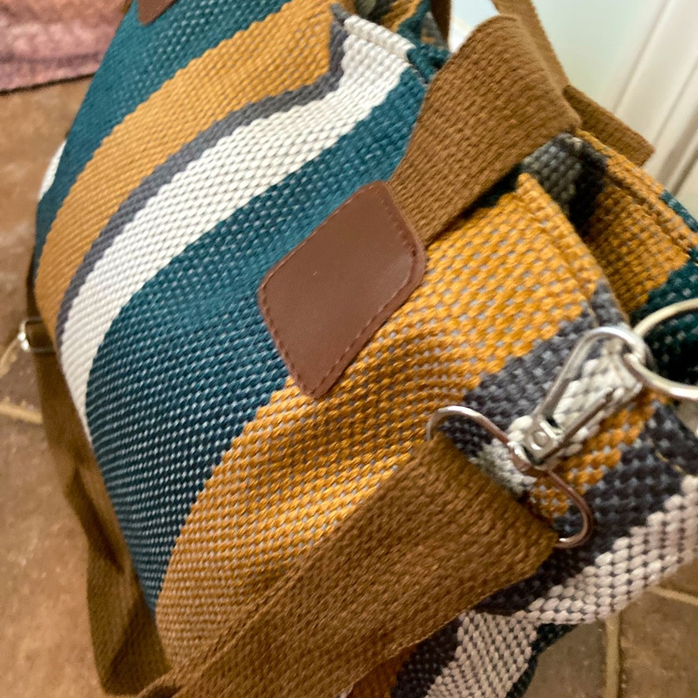 NWOT~Stylish Striped Tote bag – Spacious Crossbody/Durable & Versatile Handbag - Picture 4 of 7